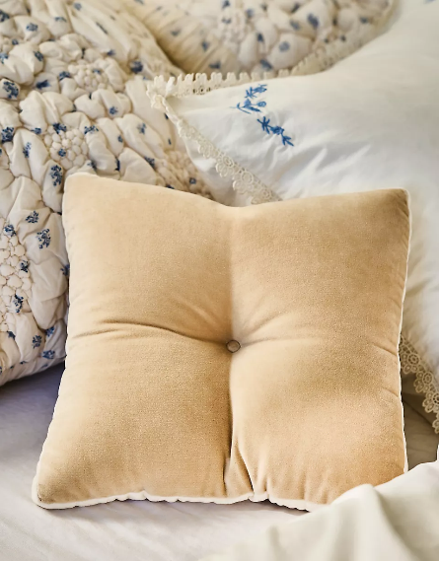 Scatter & Pillows